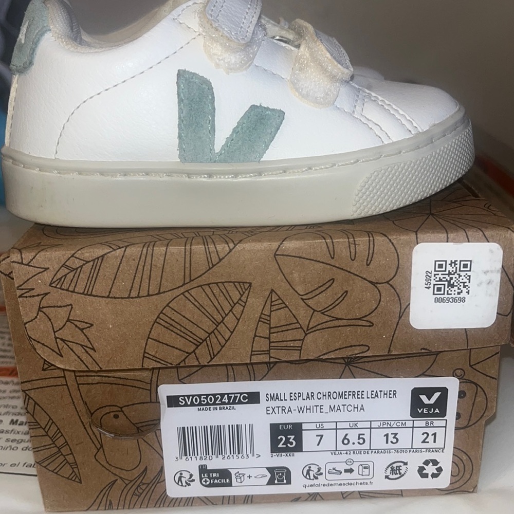 Veja sneakers size 7c